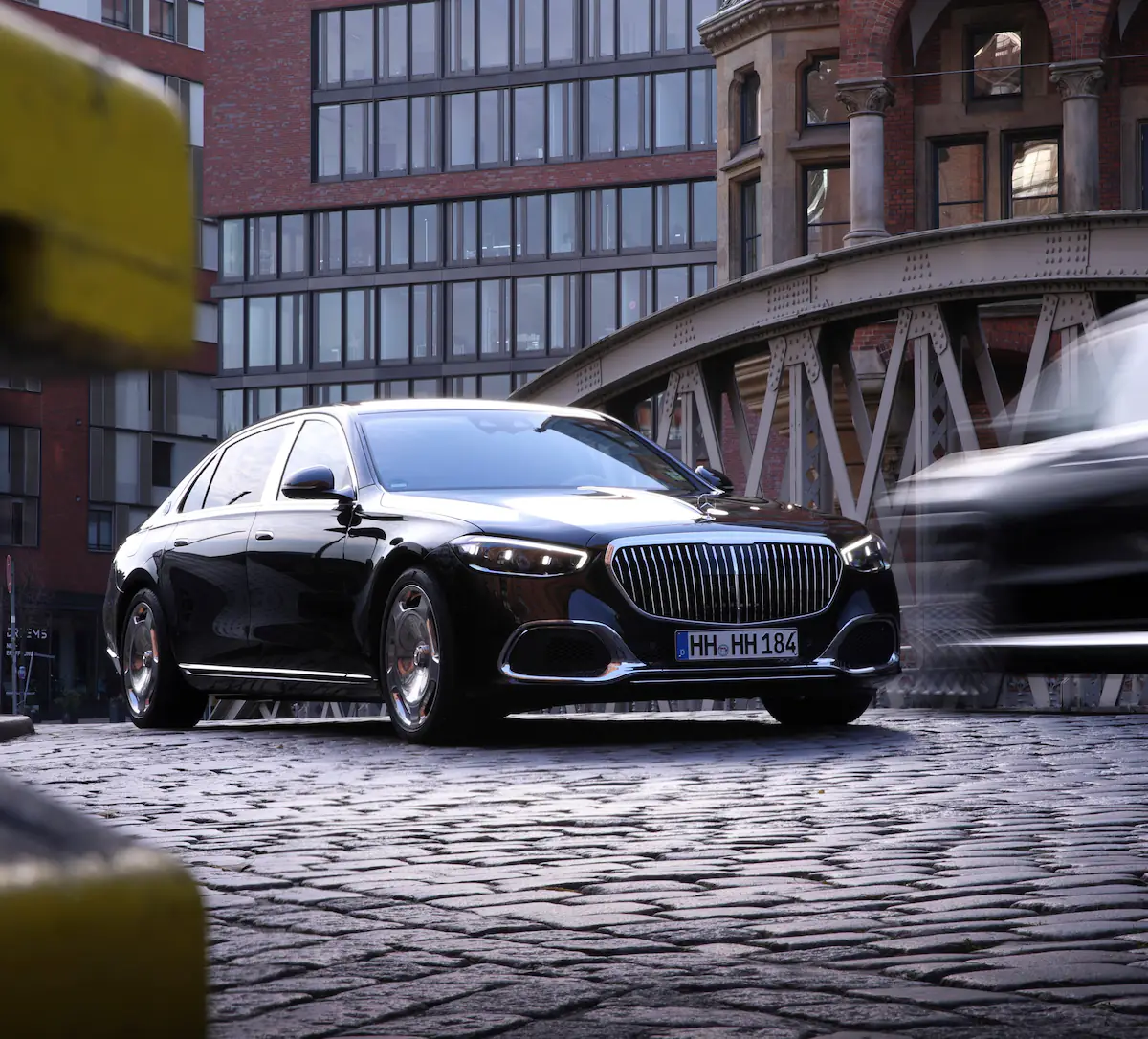 Mercedes-Maybach S-Klasse Chauffeurservice in der Hamburger Innenstadt