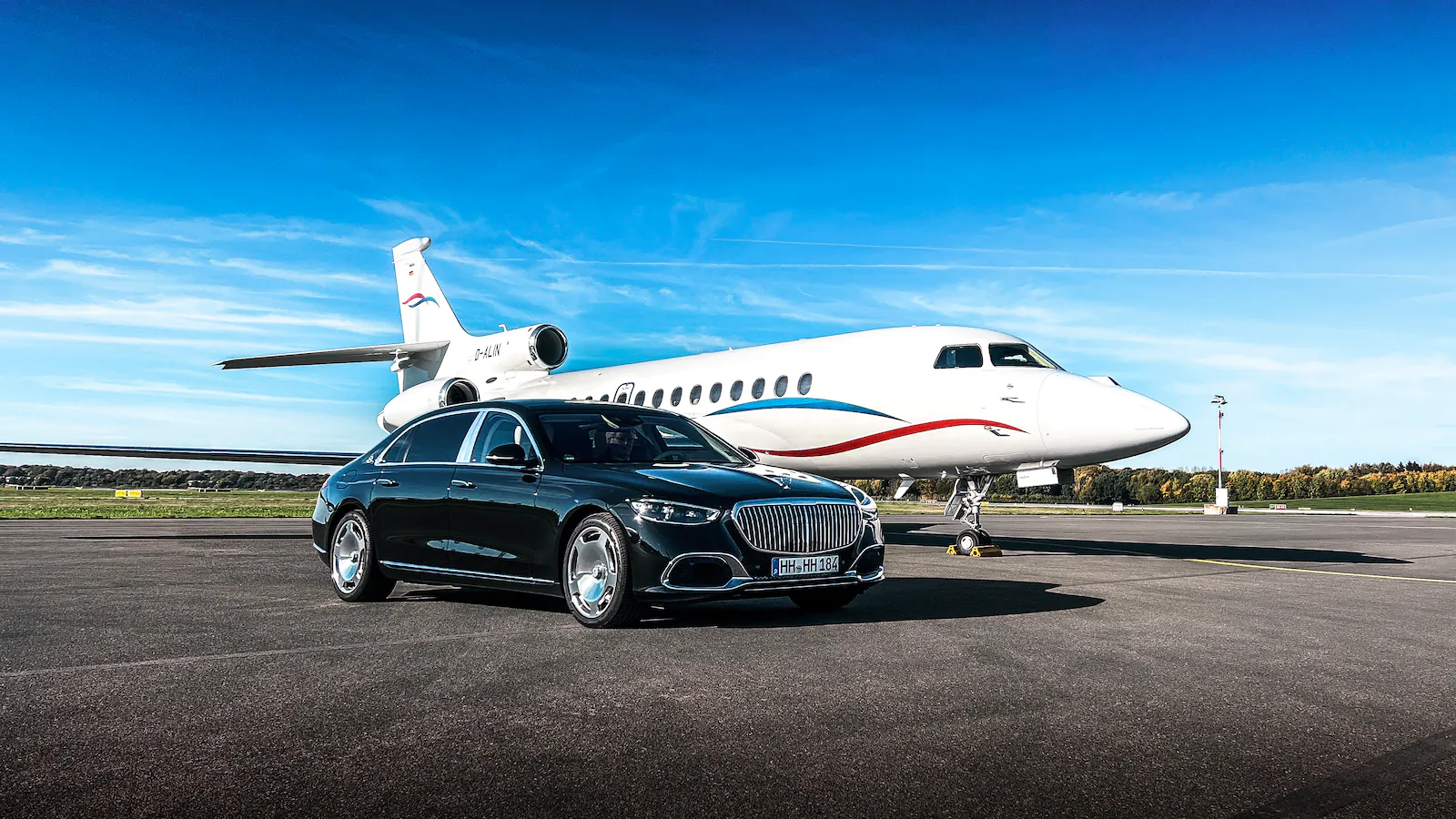 Mercedes-Maybach am Hamburg Airport mit Privatjet